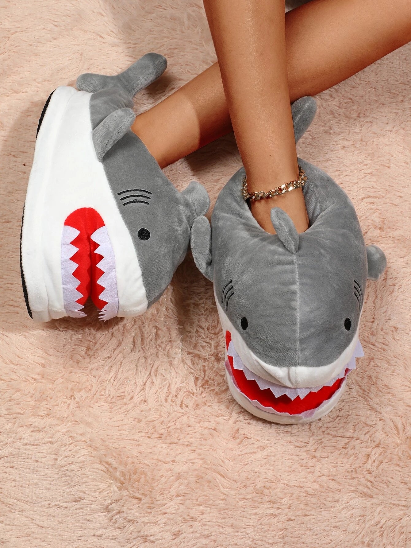 Pantuflas Tiburón - Gris 🦈